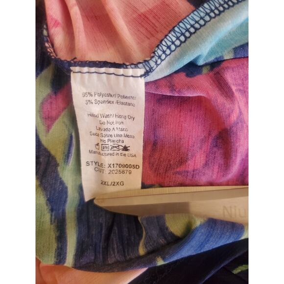 Beautiful Chris & Carol Plus 2X Faux wrap Floral Dress - Picture 4 of 4